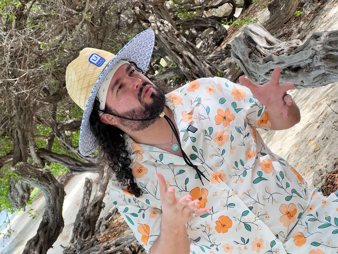JEBET ta conta un storia na un persona bao di un palo, canto di lama